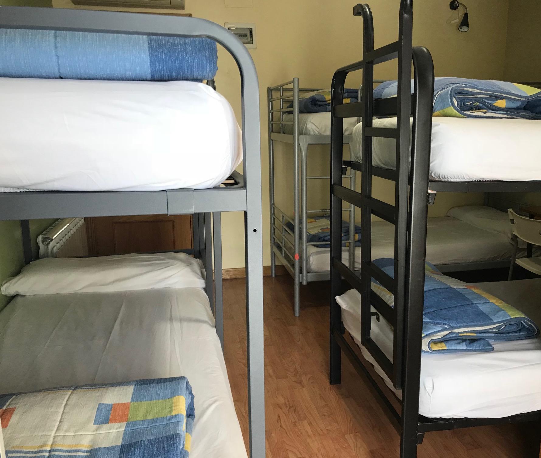 마드리드 Rc 미구엘 앙헬 호스텔 외부 사진 Hostel beds