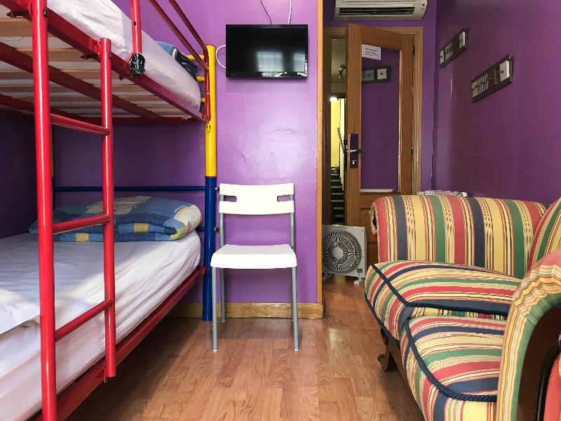 마드리드 Rc 미구엘 앙헬 호스텔 외부 사진 Hostel room in Madrid, Spain