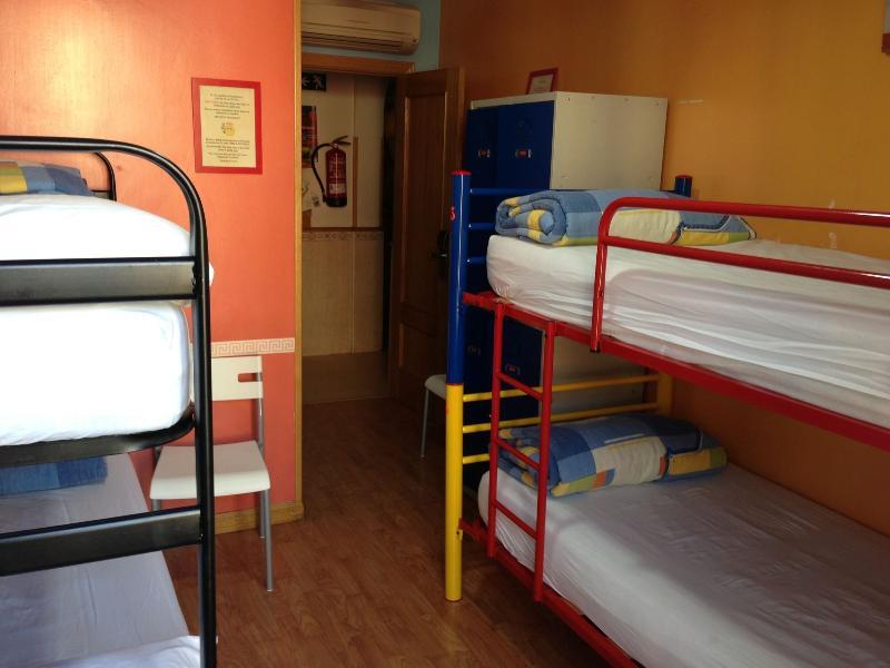 마드리드 Rc 미구엘 앙헬 호스텔 외부 사진 Hostel in Madrid, Spain